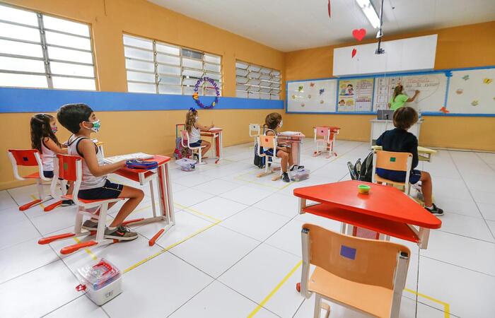 Com distanciamento e novas regras, o ensino infantil &eacute; retomado./Foto: Leandro de Santana/ DP