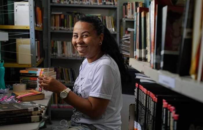 Bibliotec&aacute;ria volunt&aacute;ria Jaqueline Silva/Fiona Forte/Divulga&ccedil;&atilde;o