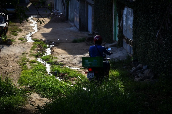 A Rua Bem Fica e a sua transversal, a Rua da Alegria, ambas localizadas no bairro de Passarinho, Zona Norte do Recife, constam como calçadas nos cadastros da prefeitura da cidade./Foto: Bruna Costa / Esp. DP FOTO A Rua Bem Fica e a sua transversal, a Rua da Alegria, ambas localizadas no bairro de Passarinho, Zona Norte do Recife, constam como calçadas nos cadastros da prefeitura da cidade./Foto: Bruna Costa / Esp. DP FOTO
