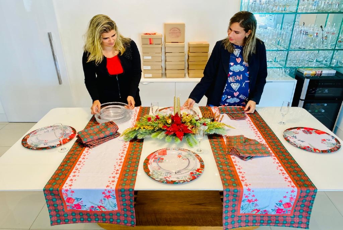 Lorena e Jacqueline conseguiram triplicar as vendas em dezembro./Foto: Oxente na Mesa Decor/Divulga&ccedil;&atilde;o