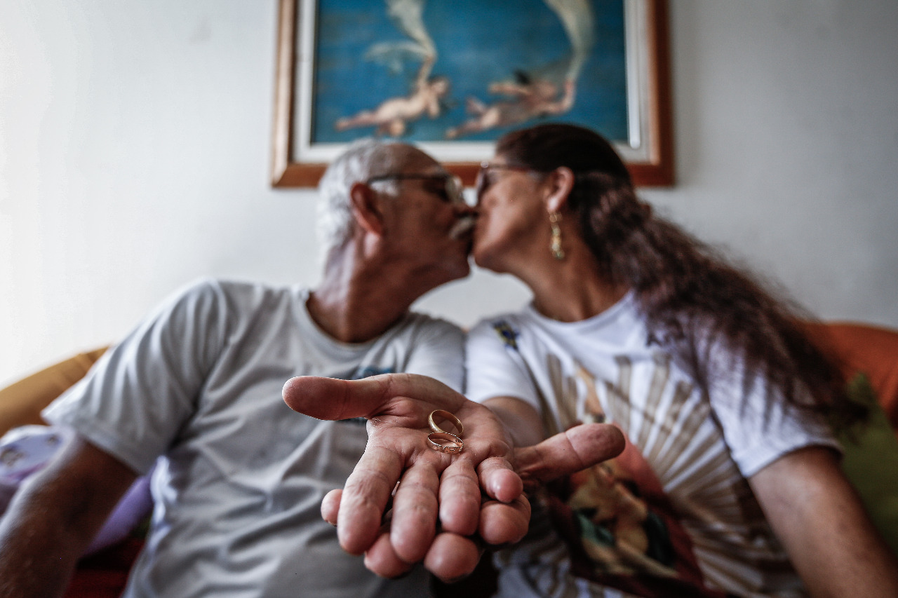Valdir Soares e Andreia da Costa, juntos, após árduo período de enfrentamento à Covid-19/Foto: Paulo Paiva/DP Valdir Soares e Andreia da Costa, juntos, após árduo período de enfrentamento à Covid-19/Foto: Paulo Paiva/DP