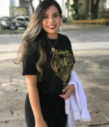 A nutricionista Cristiane Barros, 22, sentiu na pele a solidão provocada pelo isolamento