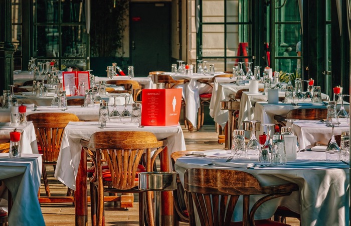Bares e restaurantes ficaram sem receber clientes, funcionando apenas com delivery ou retirada./Foto: Pixabay/Reprodução Bares e restaurantes ficaram sem receber clientes, funcionando apenas com delivery ou retirada./Foto: Pixabay/Reprodução