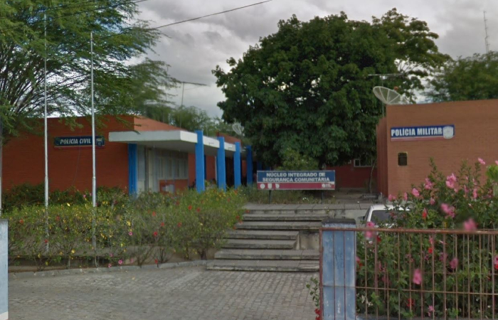 A delegacia de Bezerros está investigando o ocorrido./Foto: Reprodução/Google Street View A delegacia de Bezerros está investigando o ocorrido./Foto: Reprodução/Google Street View