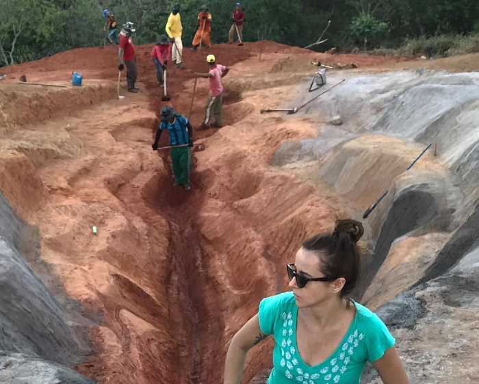 Imagem de Juliana Notari entre os trabalhadores causou reações negativas.