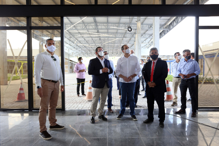 O governador do estado, Paulo Câmara, visitou as obras nesta sexta-feira.