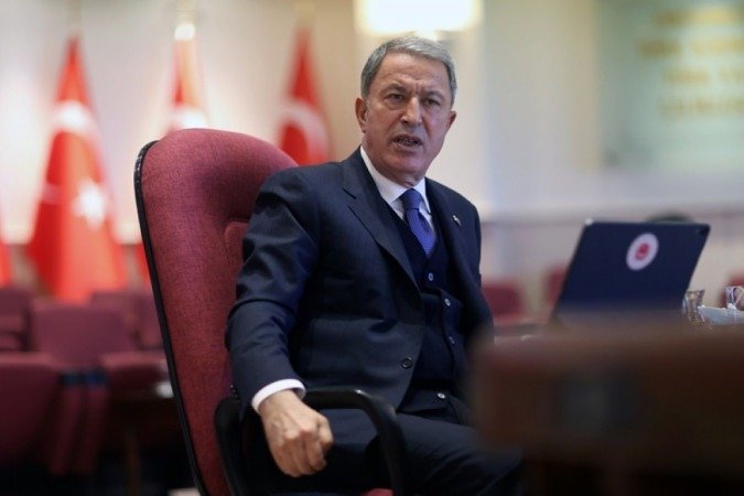 /Ministro turco Hukusi Akar diz que sem diálogo não é possível chegar a algum lugar. Foto: AFP / POOL / Arif AKDOGAN) /Ministro turco Hukusi Akar diz que sem diálogo não é possível chegar a algum lugar. Foto: AFP / POOL / Arif AKDOGAN)
