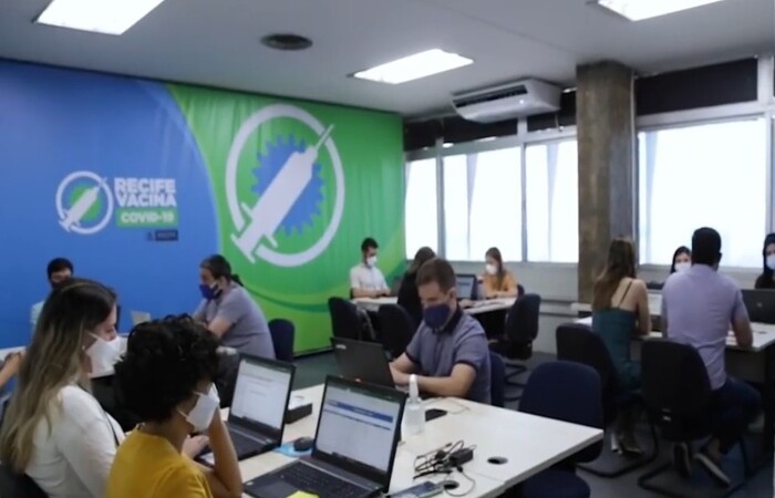 Tamb&eacute;m foi instalada uma Sala de Situa&ccedil;&atilde;o para monitorar as a&ccedil;&otilde;es da imuniza&ccedil;&atilde;o na capital pernambucana./Foto: Instagram/Reprodu&ccedil;&atilde;o