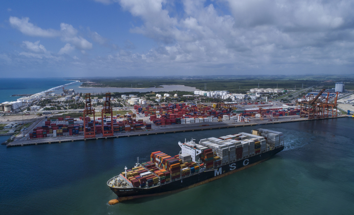 Em Suape, houve uma movimentação de 4,1 milhões de toneladas de produtos destinados à exportação./Foto: Rafael Medeiros/Divulgação Em Suape, houve uma movimentação de 4,1 milhões de toneladas de produtos destinados à exportação./Foto: Rafael Medeiros/Divulgação