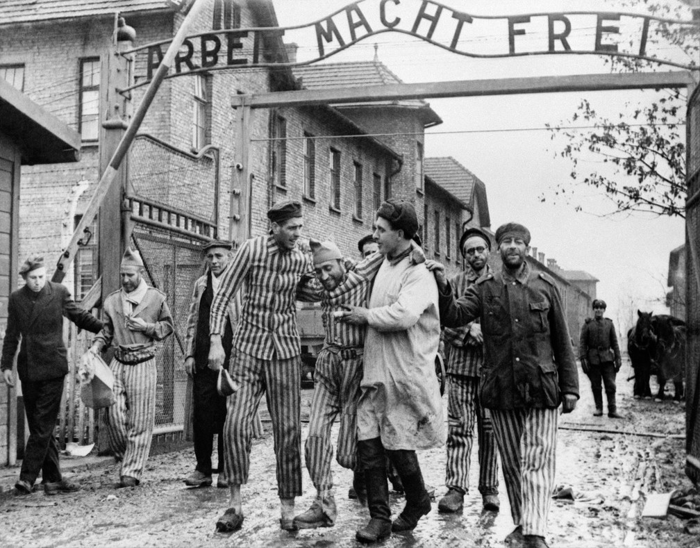 Libertação de judeus do campo de concentração nazista de Auschwitz, na Polônia, em 27 de janeiro de 1945/Foto: Oleg Ignatovich/Sputnik via AFP Libertação de judeus do campo de concentração nazista de Auschwitz, na Polônia, em 27 de janeiro de 1945/Foto: Oleg Ignatovich/Sputnik via AFP
