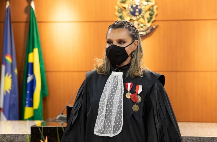 Desembargadora Maria Clara Saboya tomou posse no cargo de presidente em sessão solene realizada na quinta-feira (4)./Foto: TRT-PE/Divulgação Desembargadora Maria Clara Saboya tomou posse no cargo de presidente em sessão solene realizada na quinta-feira (4)./Foto: TRT-PE/Divulgação