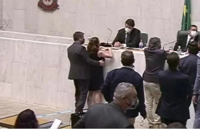 /Foto: Reprodução/YouTube /Foto: Reprodução/YouTube