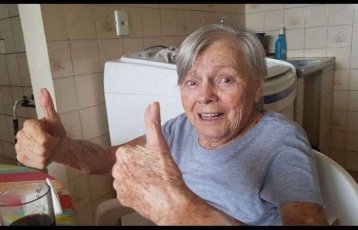 Aos 93 anos, Olinda Bolsonaro é parte do grupo prioritário previsto pelo PNI e recebeu a primeira dose da vacina em Eldorado, interior de SP/Foto: Reprodução/Facebook Aos 93 anos, Olinda Bolsonaro é parte do grupo prioritário previsto pelo PNI e recebeu a primeira dose da vacina em Eldorado, interior de SP/Foto: Reprodução/Facebook