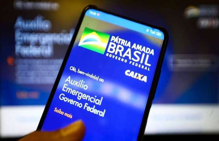 A meta é pagar quatro parcelas de R$ 200 entre março e junho, valor que poderá subir para R$ 250 numa negociação com o Legislativo/Foto: Marcelo Camargo/Agência Brasil A meta é pagar quatro parcelas de R$ 200 entre março e junho, valor que poderá subir para R$ 250 numa negociação com o Legislativo/Foto: Marcelo Camargo/Agência Brasil