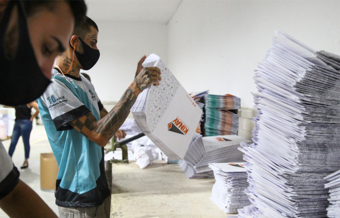 "Conseguimos fabricar em tiragens a partir de 500 unidades. Os restaurantes pequenos podem ter acesso a embalagens de alto padrão, com o mesmo tipo de impressão, de papel e qualidade", afirma o empresário Rodrigo Oliveira.
