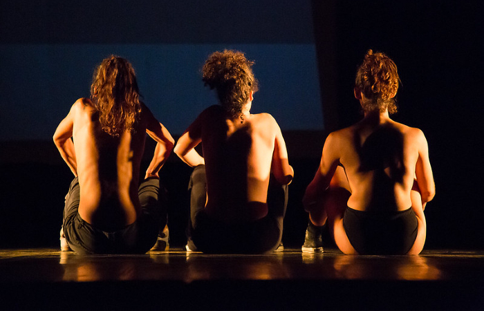 Espetáculo de dança Enchente, de Flávia Pinheiro (PE), no FIG 2017/Foto: Jorge Farias/Secult-PE/Fundarpe Espetáculo de dança Enchente, de Flávia Pinheiro (PE), no FIG 2017/Foto: Jorge Farias/Secult-PE/Fundarpe