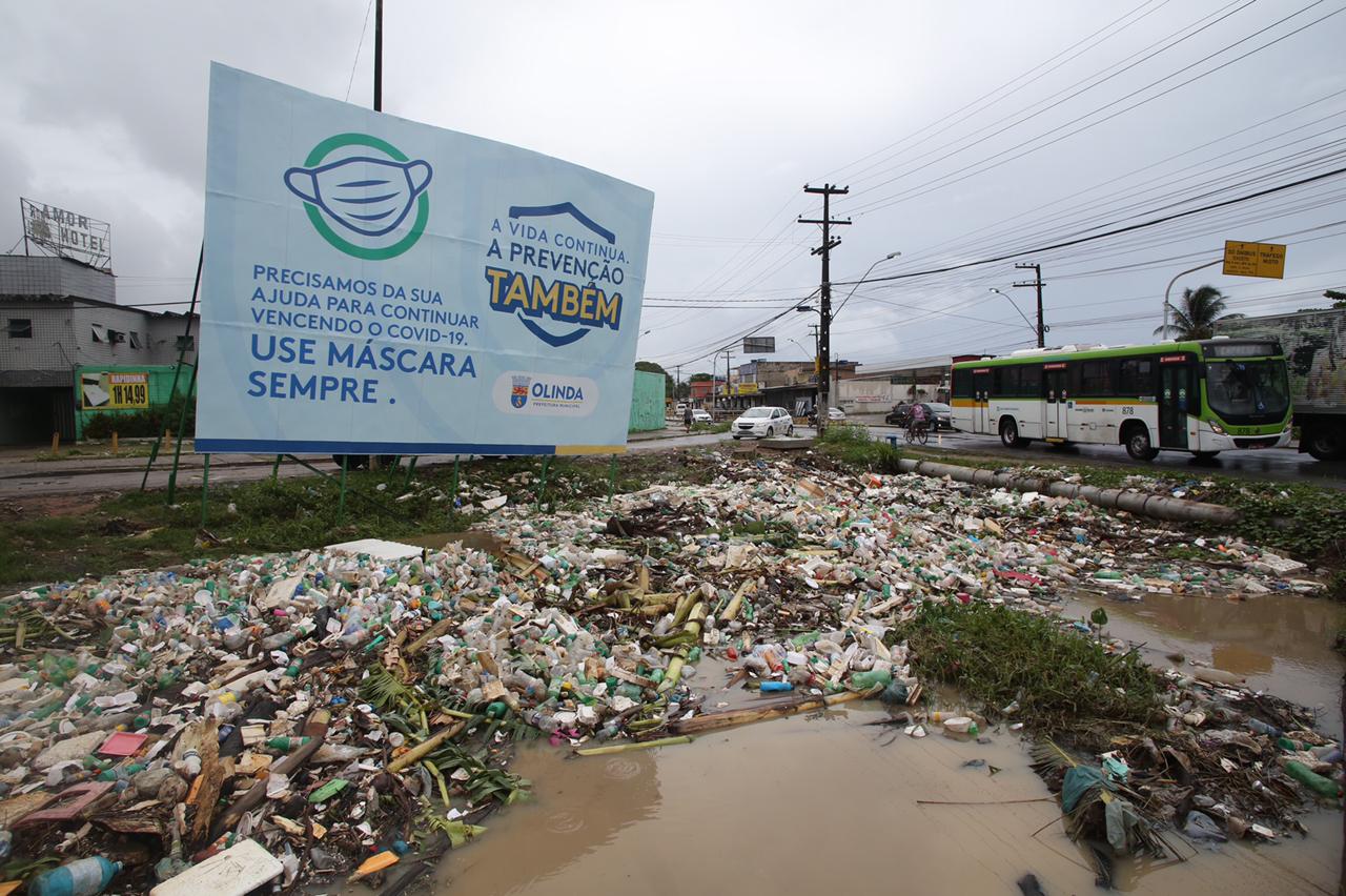 Cruzamento da Perimetral com a avenida Presidente Kennedy, em Olinda