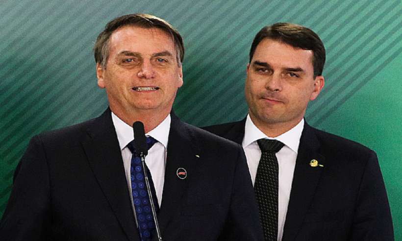 /A ordem repassada por Bolsonaro para alguns integrantes da equipe ministerial é para que eles evitem comentar a compra da mansão por Flávio. Foto: Valter Campanato/Agência Brasil