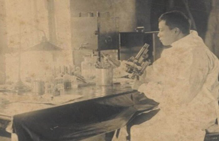 Em 1911, graças à ideia de Wu Lien-teh e outras medidas de contenção, a pandemia de peste pneumônica foi controlada. O médico epidemiologista chinês-malaio foi homenageado pelo 142º aniversário/Foto: Reprodução/Google