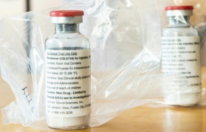 Anvisa aprovou nesta sexta-feira (12/3) primeiro medicamento para tratamento contra o novo coronavírus. Órgão regulador também autorizou registro definitivo de vacina da Oxford/Foto: AFP/Divulgação