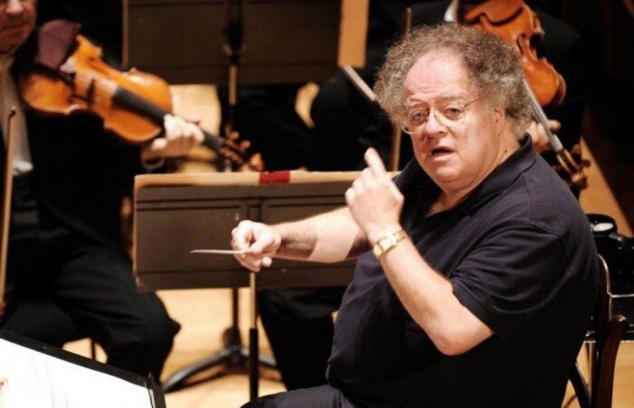 James Levine morreu de "causas naturais" em 9 de março em Palm Springs, Califórnia/MIGUEL MEDINA/AFP James Levine morreu de "causas naturais" em 9 de março em Palm Springs, Califórnia/MIGUEL MEDINA/AFP