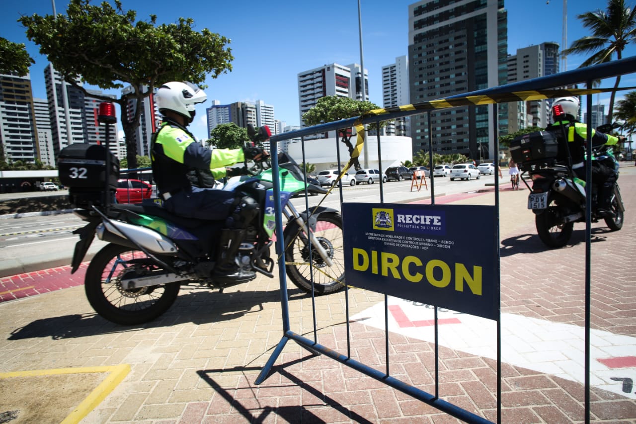 Fiscalização em alta na orla de Boa Viagem/Hesiodo Góes/ DP Fiscalização em alta na orla de Boa Viagem/Hesiodo Góes/ DP