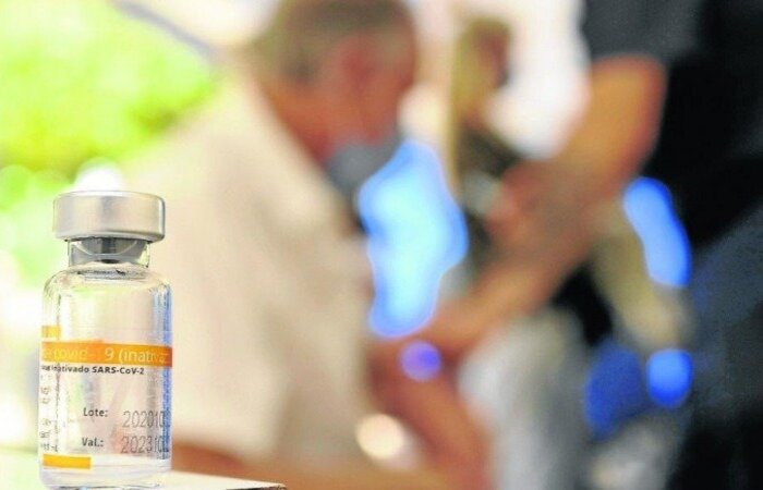 Apesar do interesse do governo do Distrito Federal por mais imunizantes contra a Covid-19, os laboratórios não dispõem de doses para pronta entrega/Foto: Divulgação/Correio Braziliense