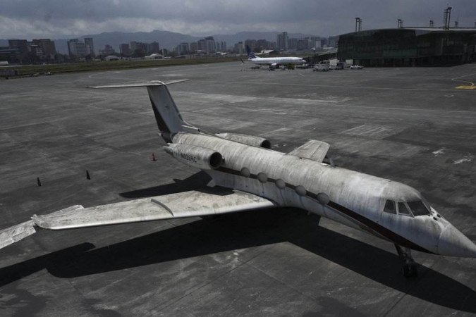 /O fechamento temporário do terminal obrigou o cancelamento de nove voos internacionais, enquanto dois que chegavam ao país foram desviados a El Salvador. Foto: JOHAN ORDONEZ / AFP