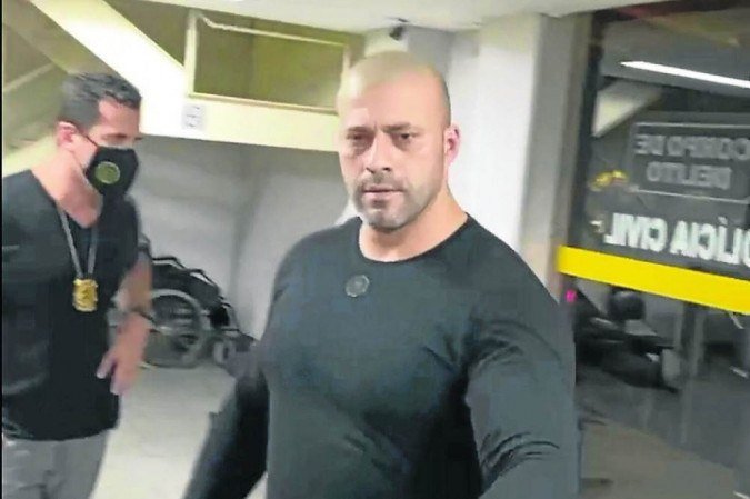 Deputado preso por defender o AI-5 em vídeo com ataques à democracia considera sua prisão injusta e diz que Bolsonaro não o abandonou/Foto: Facebook/Reprodução