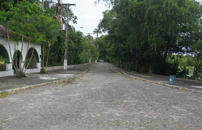 Longas vias do parque exibem cenário de completo vazio
