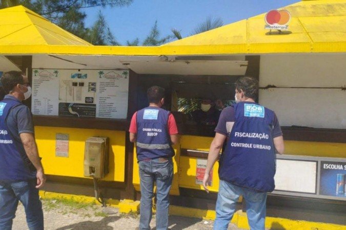 /As fiscalizações são realizadas também com bloqueios móveis em pontos estratégicos da cidade para impedir a entrada de ônibus e vans fretados. Foto: Divulgação/Prefeitura da Cidade do Rio de Janeiro /As fiscalizações são realizadas também com bloqueios móveis em pontos estratégicos da cidade para impedir a entrada de ônibus e vans fretados. Foto: Divulgação/Prefeitura da Cidade do Rio de Janeiro