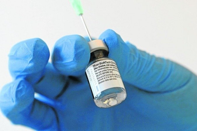 /A pasta assinou um contrato para adquirir 100 milhões de doses, mas o cronograma indicado no documento prevê a entrega de 13,5 milhões de doses no segundo trimestre de 2021, ou seja, entre abril e junho. Foto: Christof Stache/AFP /A pasta assinou um contrato para adquirir 100 milhões de doses, mas o cronograma indicado no documento prevê a entrega de 13,5 milhões de doses no segundo trimestre de 2021, ou seja, entre abril e junho. Foto: Christof Stache/AFP