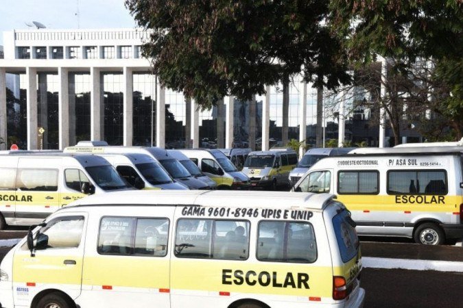 /Contratação de 50 veículos particulares se deu pelo aumento de quase 30% nos enterros; 50 novos motoristas também foram chamados. Foto: Ed Alves/CB/ D.A Press