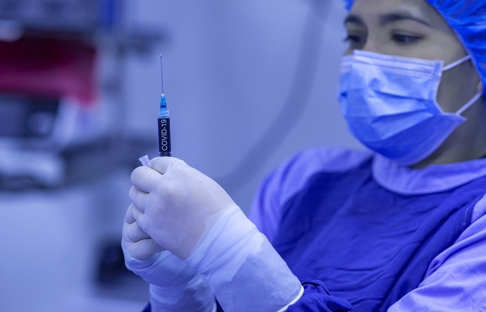 Publicações nas redes sociais espalham desinformação "as pessoas vacinadas são bombas-relógio bacteriológicas ambulantes e uma AMEAÇA para a sociedade"/Foto: Reprodução/Pixabay