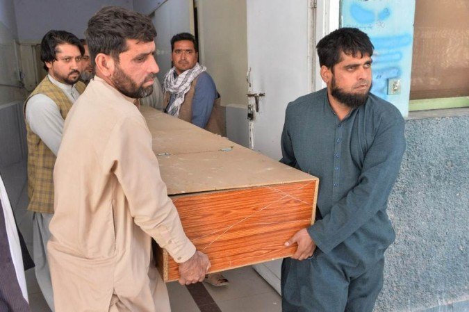 As vítimas foram assassinadas em dois ataques diferentes em Jalalabad, cidade frequentemente assolada pela violência/Foto: NOORULLAH SHIRZADA / AFP