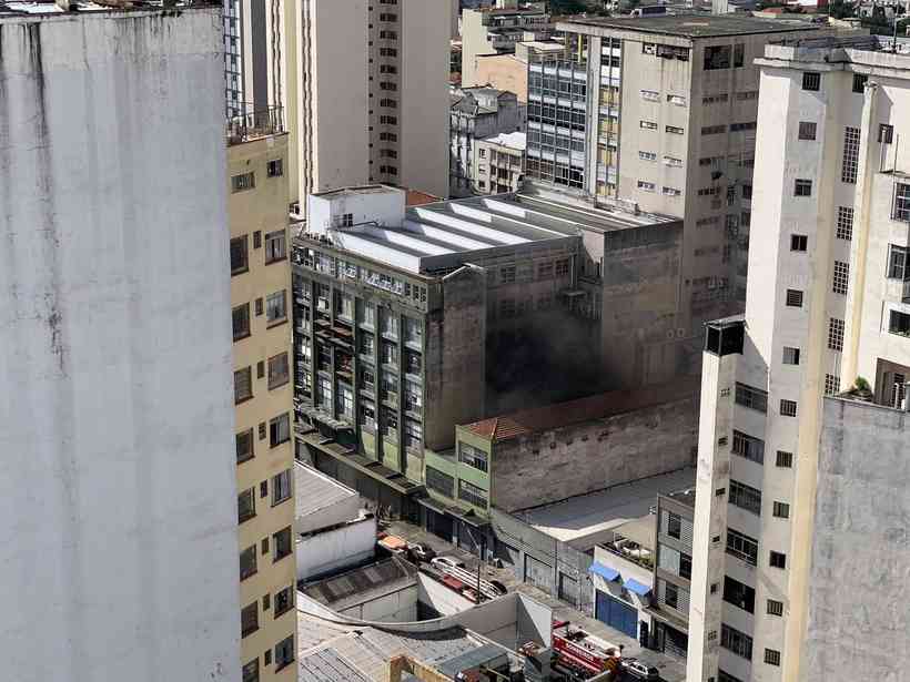 Ainda não se sabe as causas do incêndio, mas o Corpo de Bombeiros está no local/Foto: Redes Sociais/Reprodução