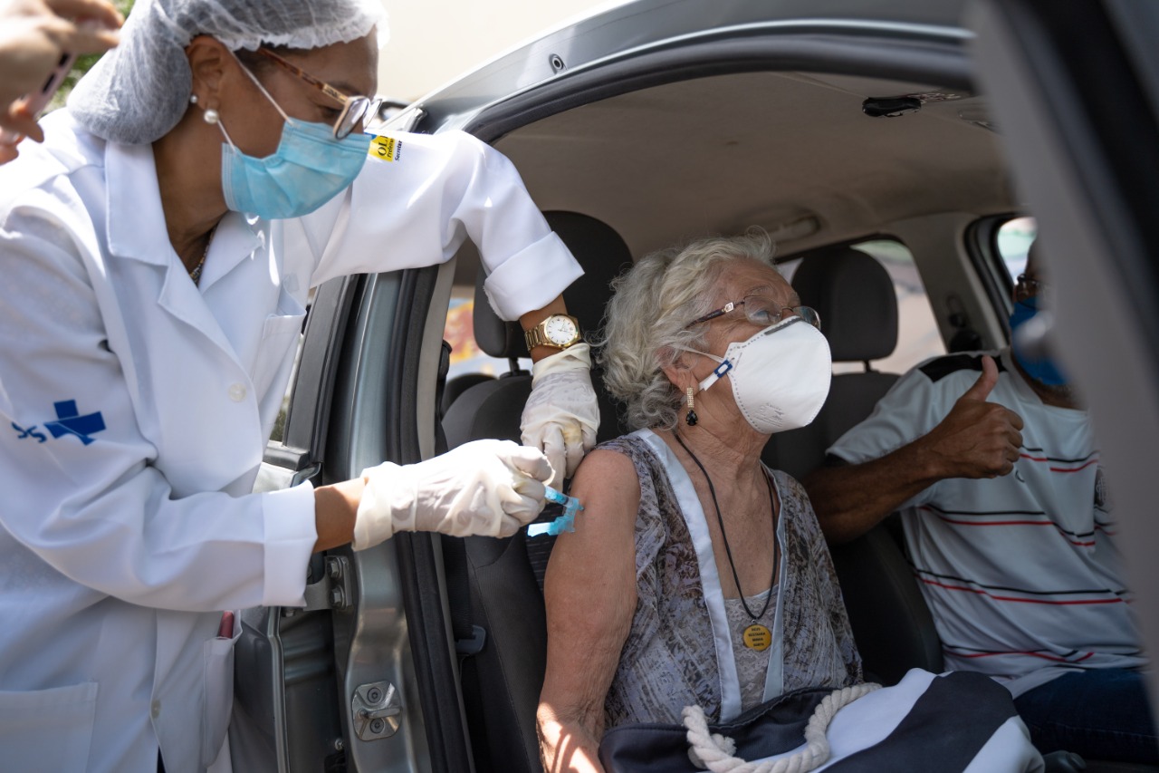 Os idosos não estão conseguindo realizar o agendamento para tomar o imunizante./Foto: Divulgação Os idosos não estão conseguindo realizar o agendamento para tomar o imunizante./Foto: Divulgação