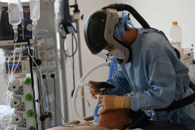 /Ministro da Saúde afirmou que, diante da "avalanche" de casos da covid-19, o país não consegue atender a atual demanda de medicamentos, como os que fazem parte do kit intubação. Foto: Christophe SIMON/AFP /Ministro da Saúde afirmou que, diante da "avalanche" de casos da covid-19, o país não consegue atender a atual demanda de medicamentos, como os que fazem parte do kit intubação. Foto: Christophe SIMON/AFP