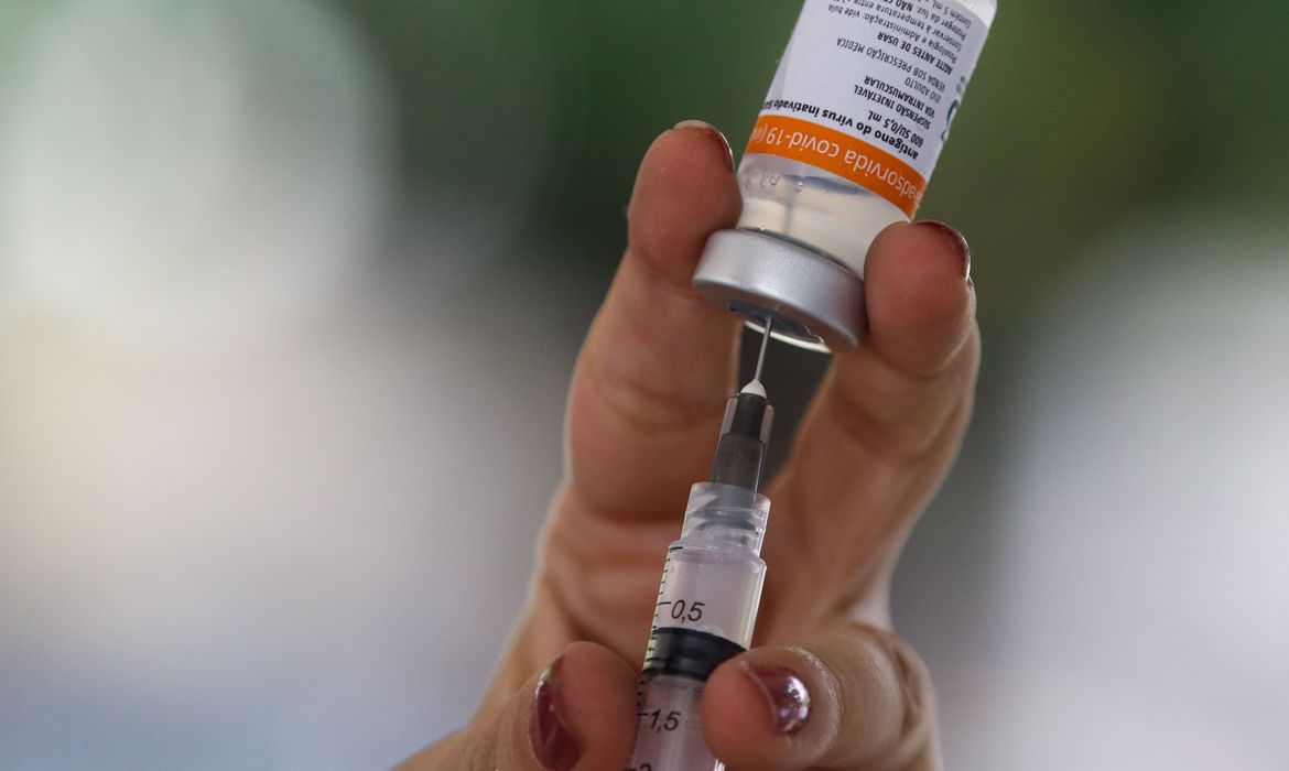 /Os 180 mil profissionais receberão a primeira dose até 15 de abril. Foto: Tânia Rego/Agência Brasil /Os 180 mil profissionais receberão a primeira dose até 15 de abril. Foto: Tânia Rego/Agência Brasil