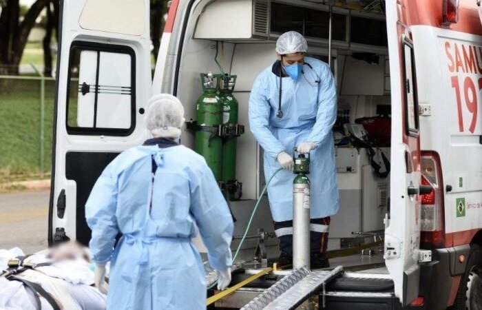 Empacado na Câmara desde junho de 2020, projeto permite contratação temporária enquanto durar a pandemia para fortalecer o corpo de profissionais na luta contra o coronavírus. Enquanto isso, deve ser votado na sessão desta terça (6/4) o PL 948/21, que permite a empresas privadas comprarem e venderem vacinas/crédito: Minervino Júnior/CB/D.A Press Empacado na Câmara desde junho de 2020, projeto permite contratação temporária enquanto durar a pandemia para fortalecer o corpo de profissionais na luta contra o coronavírus. Enquanto isso, deve ser votado na sessão desta terça (6/4) o PL 948/21, que permite a empresas privadas comprarem e venderem vacinas/crédito: Minervino Júnior/CB/D.A Press