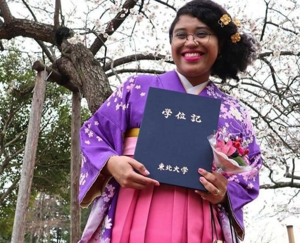 /Me formando de kimono e afro": foto de Mari Melo viralizou no Instagram e no Facebook. Foto: Arquivo pessoal /Me formando de kimono e afro": foto de Mari Melo viralizou no Instagram e no Facebook. Foto: Arquivo pessoal