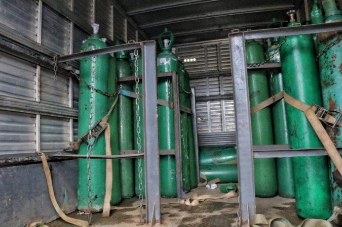 /Segundo Conasems, ao menos 1.222 municípios relataram poder ficar sem o insumo em ao menos uma unidade de saúde se internações por covid-19 não caírem - três deles, no Entorno. Foto: Carlos Soares / SSP-AM e Erlon Rodrigues e Alailson Santos / PC-AM /Segundo Conasems, ao menos 1.222 municípios relataram poder ficar sem o insumo em ao menos uma unidade de saúde se internações por covid-19 não caírem - três deles, no Entorno. Foto: Carlos Soares / SSP-AM e Erlon Rodrigues e Alailson Santos / PC-AM