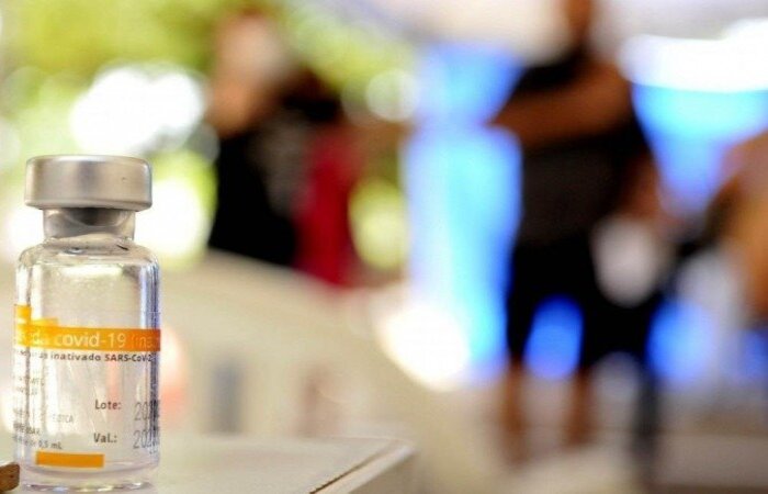 A nova remessa de 3 mil litros de matéria-prima será capaz de produzir 5 milhões de doses da CoronaVac/crédito: Marcelo Ferreira/CB/D.A Press A nova remessa de 3 mil litros de matéria-prima será capaz de produzir 5 milhões de doses da CoronaVac/crédito: Marcelo Ferreira/CB/D.A Press