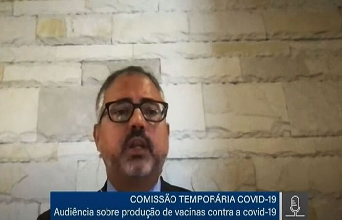 Diretor do Itamaraty destaca contatos com produtores do insumo/Reprodução/TV Senado Diretor do Itamaraty destaca contatos com produtores do insumo/Reprodução/TV Senado