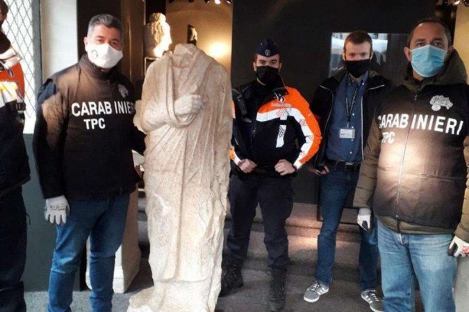 /A escultura foi apreendida por ordem do Ministério Público de Roma e repatriada para a Itália. Foto: Handout / Italian Carabinieri Art Squad / AFP /A escultura foi apreendida por ordem do Ministério Público de Roma e repatriada para a Itália. Foto: Handout / Italian Carabinieri Art Squad / AFP