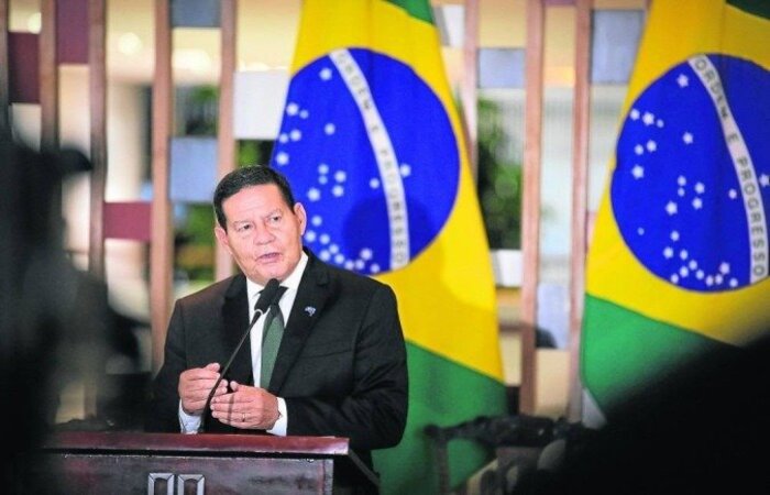 Beneficio foi pago até o fim do ano passado e, após discussões, retornou com um valor menor, no início deste mês. Para o vice-presidente, faltou o entendimento de que a pandemia não tinha acabado/crédito: Bruno Batista /VPR Beneficio foi pago até o fim do ano passado e, após discussões, retornou com um valor menor, no início deste mês. Para o vice-presidente, faltou o entendimento de que a pandemia não tinha acabado/crédito: Bruno Batista /VPR