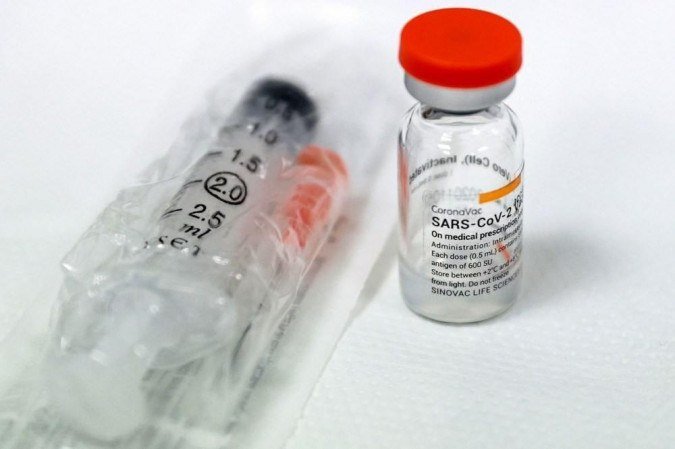 /O país já aplicou pelo menos uma dose do imunizante em 7,6 milhões de pessoas. Foto: AFP PHOTO /BYLINE