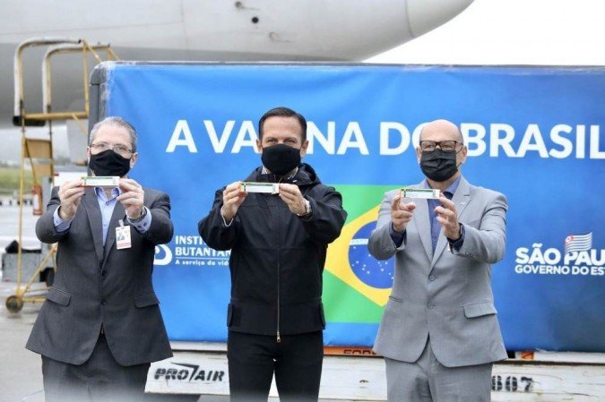 /Instituto paulista disponibilizou 700 mil doses da vacina contra a Covid-19 e começa a produzir novas doses a partir do lote de 3 mil litros de insumos, recebido nesta segunda-feira. Foto: Governo do Estado de São Paulo/Divulgação /Instituto paulista disponibilizou 700 mil doses da vacina contra a Covid-19 e começa a produzir novas doses a partir do lote de 3 mil litros de insumos, recebido nesta segunda-feira. Foto: Governo do Estado de São Paulo/Divulgação