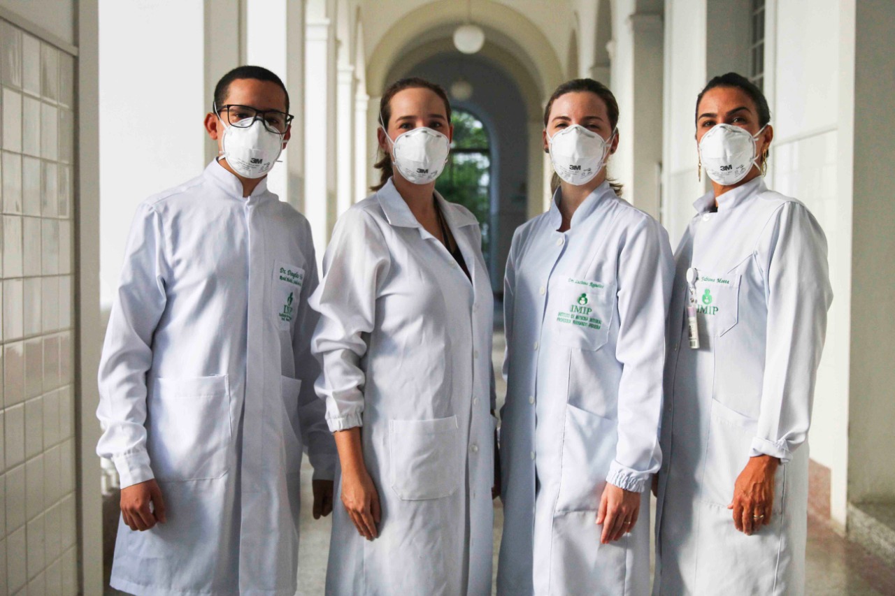 Equipe de odontologia do IMIP, composta por Douglas Felipe, Gabriela Lima, Luciana Regueira e Fabiana Motta/Foto: Sandy James/Esp.DP Equipe de odontologia do IMIP, composta por Douglas Felipe, Gabriela Lima, Luciana Regueira e Fabiana Motta/Foto: Sandy James/Esp.DP