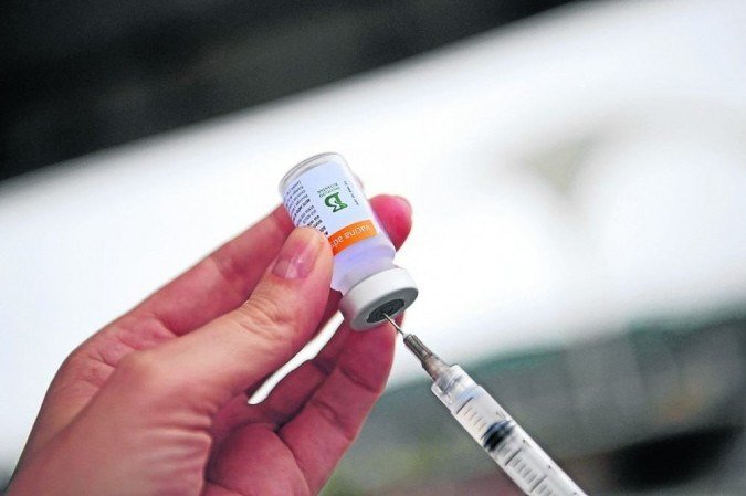 /Apesar do ingrediente farmacêutico ativo (IFA) para finalizar a vacina ter chegado ao país, o Instituto Butantan precisa de, em média, de 20 dias para liberar o fármaco. Foto: Carl de Souza/AFP /Apesar do ingrediente farmacêutico ativo (IFA) para finalizar a vacina ter chegado ao país, o Instituto Butantan precisa de, em média, de 20 dias para liberar o fármaco. Foto: Carl de Souza/AFP